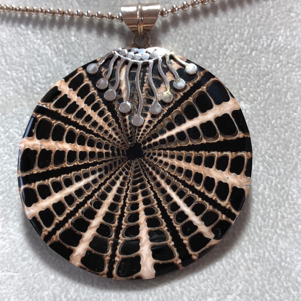 Pendant Inlaid Aquatic Skin NWOT
